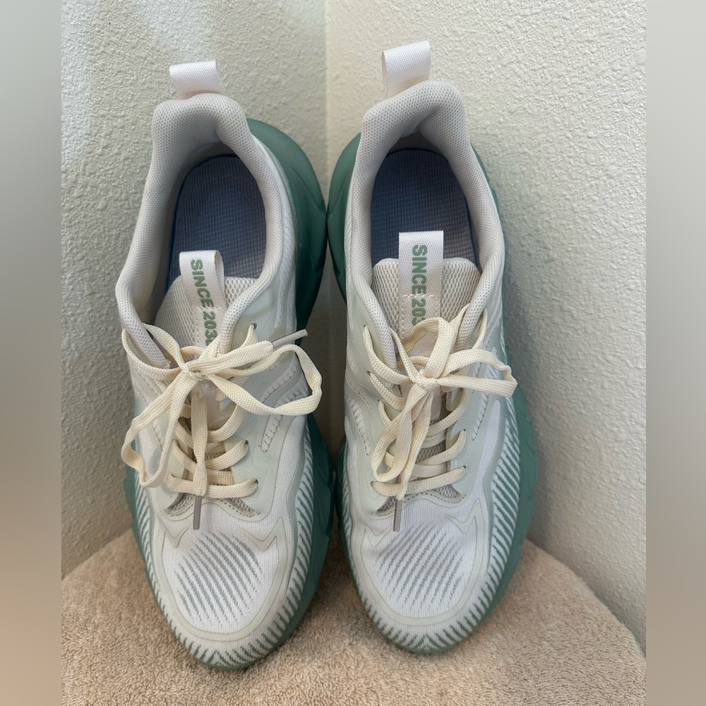 2038 Men’s Athletic Shoes